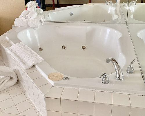 hotels in burlington with jacuzzi in room