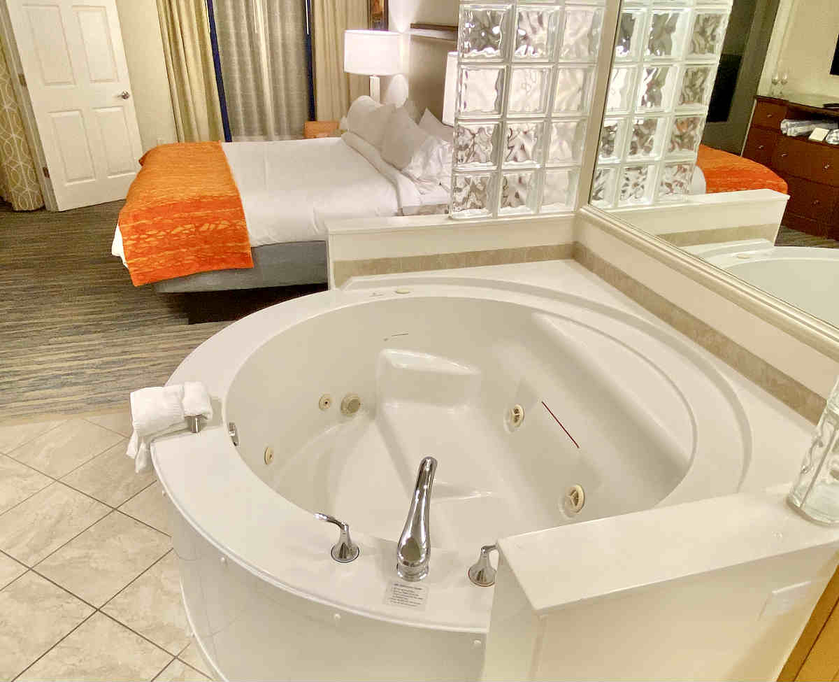 Hotel Hot Tub Suites Private In Room Jetted Spa Tub Suites Near You